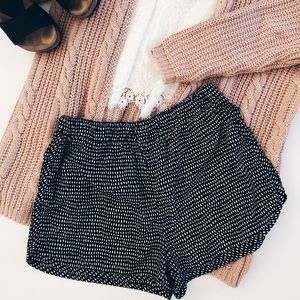 Forever 21 | Black patterned shorts